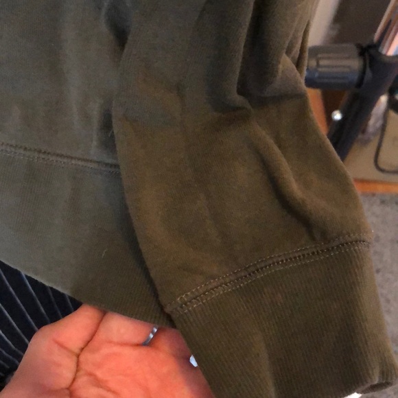 H&M’s basic crew neck army green - Picture 4 of 4